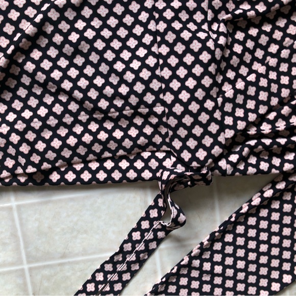 Ann Taylor True Wrap Medallion 3/4 sleeve Dress - Picture 2 of 4